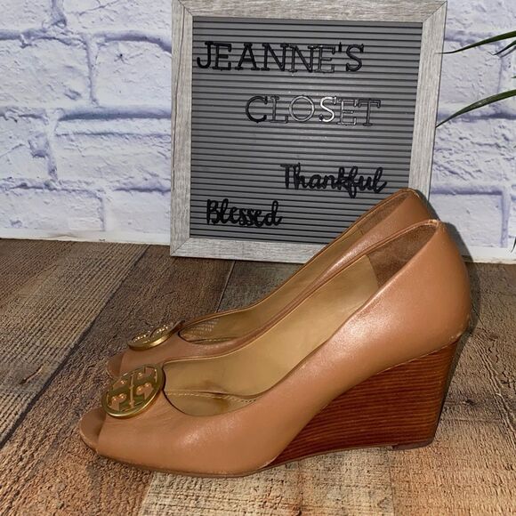 Tory burch sally
Leather Wedge Pump - Picture 4 of 15